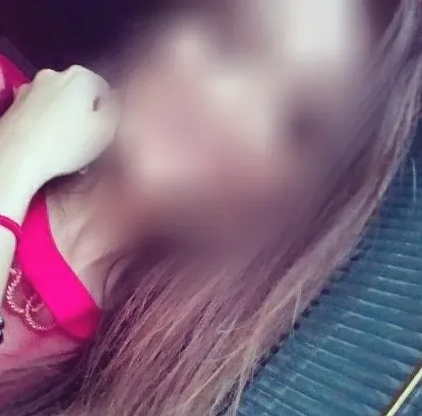 Amina, 32