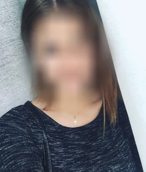 Amina, 32