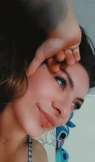Anna, 24