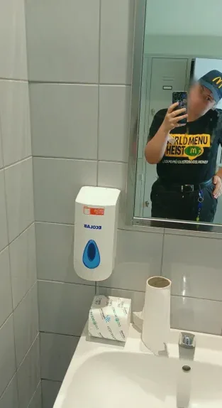 Anne, 24