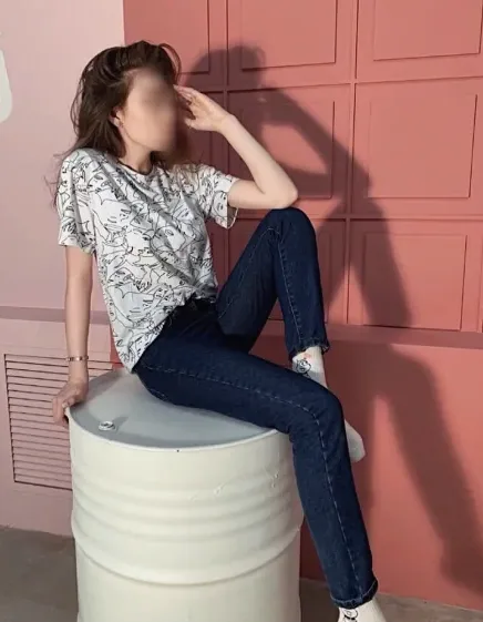 Astrid, 21