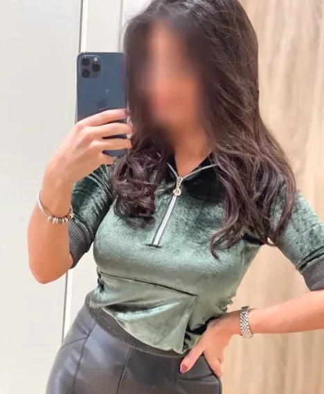 Camilla, 28