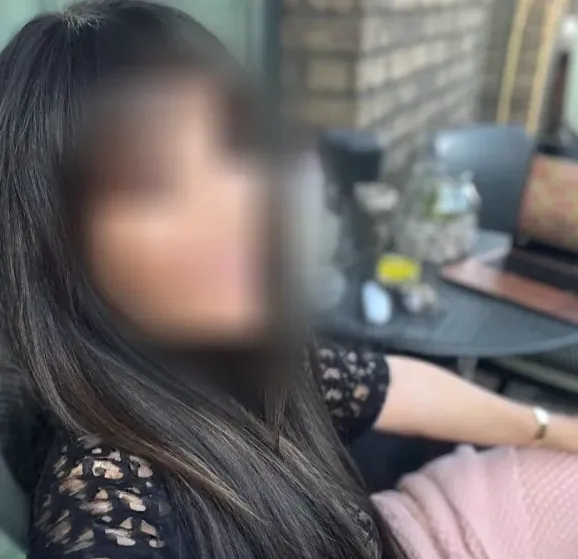 Ella, 24