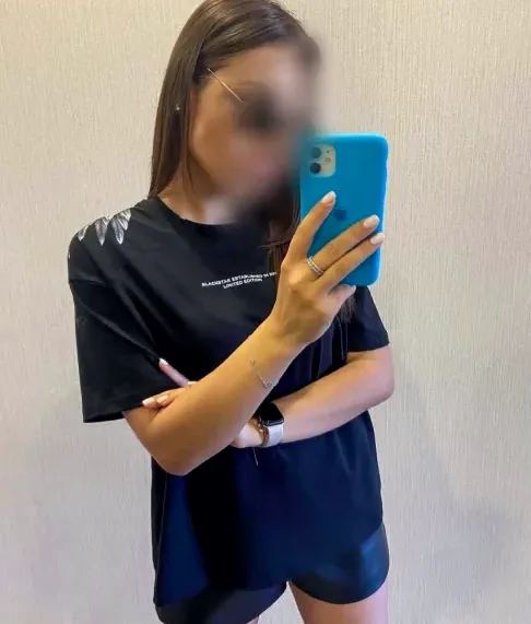 Nadia, 27