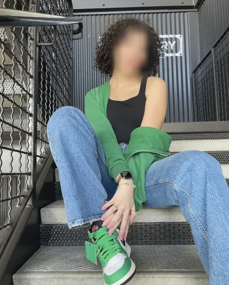 Olivia, 20