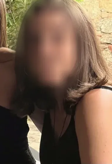 Simone, 33